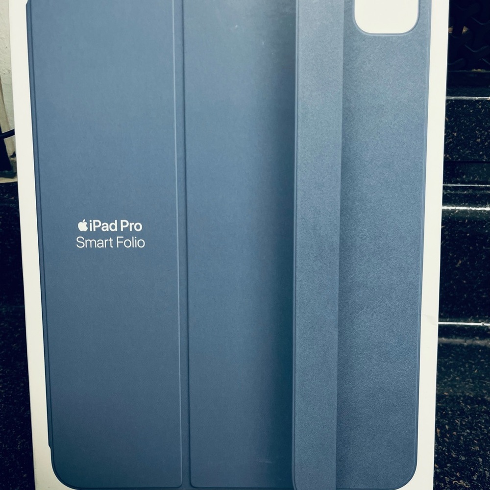 Apple iPad Pro Smart Folio 11 inch - Blue used